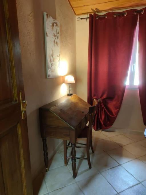 Sous Le Chateau Montaut  Exteriör bild